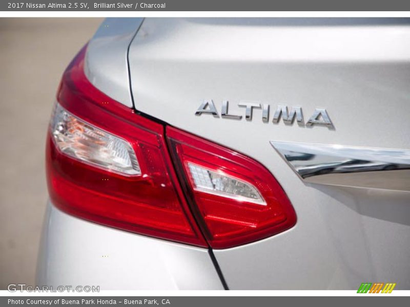Brilliant Silver / Charcoal 2017 Nissan Altima 2.5 SV