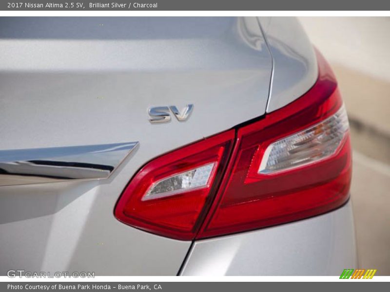 Brilliant Silver / Charcoal 2017 Nissan Altima 2.5 SV