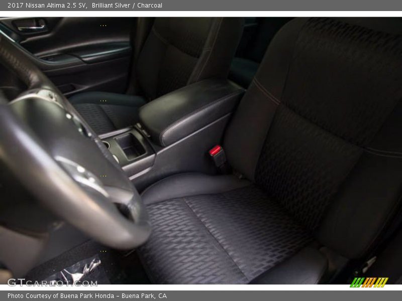 Brilliant Silver / Charcoal 2017 Nissan Altima 2.5 SV