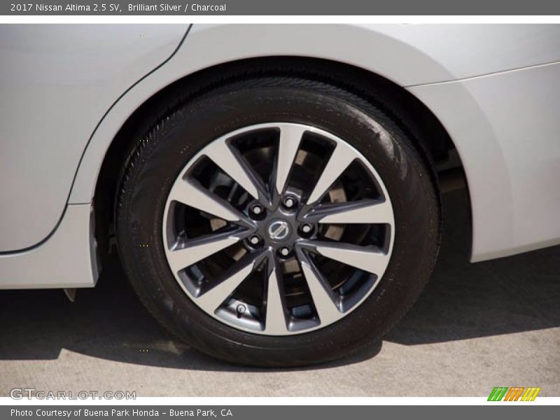 Brilliant Silver / Charcoal 2017 Nissan Altima 2.5 SV