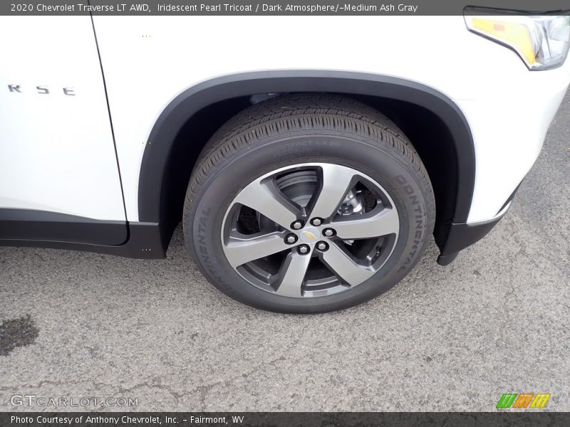 Iridescent Pearl Tricoat / Dark Atmosphere/­Medium Ash Gray 2020 Chevrolet Traverse LT AWD