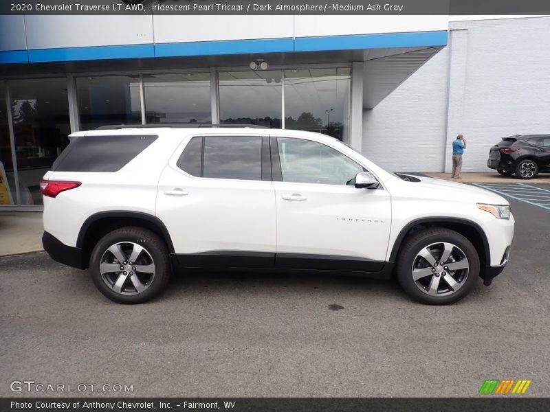 Iridescent Pearl Tricoat / Dark Atmosphere/­Medium Ash Gray 2020 Chevrolet Traverse LT AWD