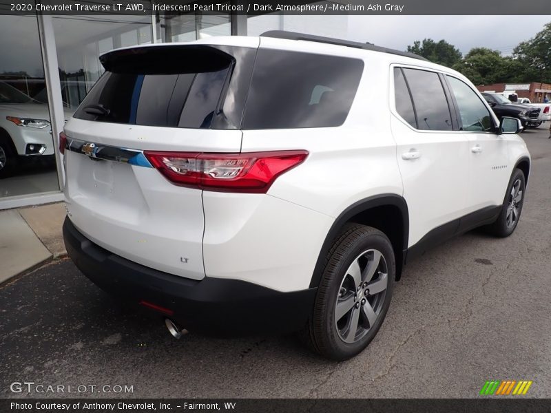 Iridescent Pearl Tricoat / Dark Atmosphere/­Medium Ash Gray 2020 Chevrolet Traverse LT AWD