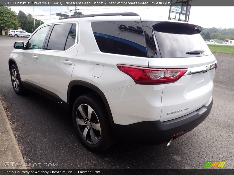 Iridescent Pearl Tricoat / Dark Atmosphere/­Medium Ash Gray 2020 Chevrolet Traverse LT AWD