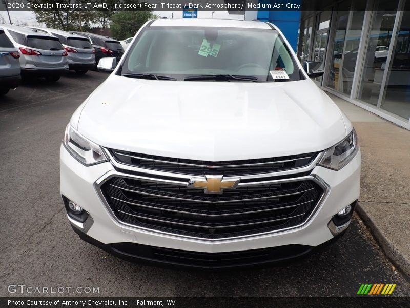 Iridescent Pearl Tricoat / Dark Atmosphere/­Medium Ash Gray 2020 Chevrolet Traverse LT AWD