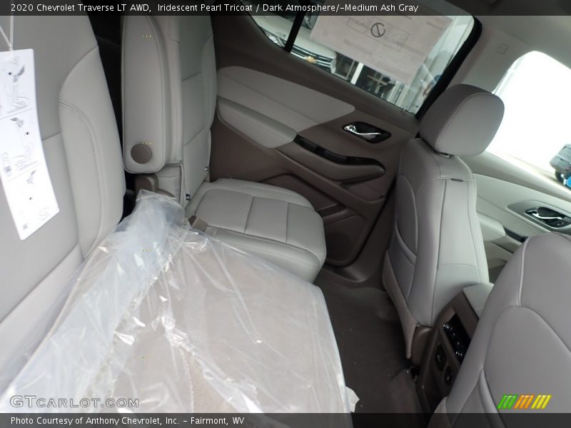 Iridescent Pearl Tricoat / Dark Atmosphere/­Medium Ash Gray 2020 Chevrolet Traverse LT AWD