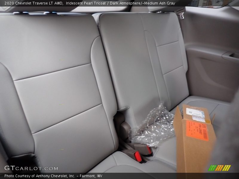 Iridescent Pearl Tricoat / Dark Atmosphere/­Medium Ash Gray 2020 Chevrolet Traverse LT AWD