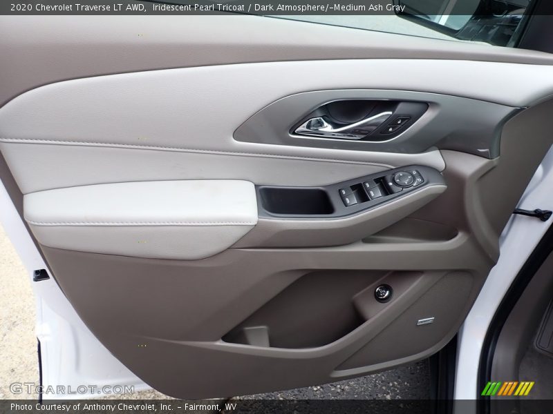 Iridescent Pearl Tricoat / Dark Atmosphere/­Medium Ash Gray 2020 Chevrolet Traverse LT AWD