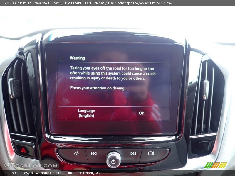 Iridescent Pearl Tricoat / Dark Atmosphere/­Medium Ash Gray 2020 Chevrolet Traverse LT AWD