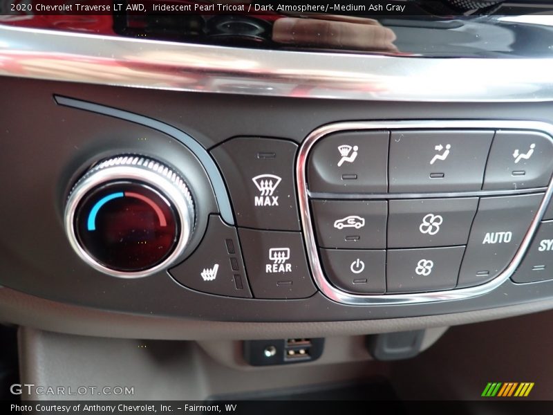 Iridescent Pearl Tricoat / Dark Atmosphere/­Medium Ash Gray 2020 Chevrolet Traverse LT AWD