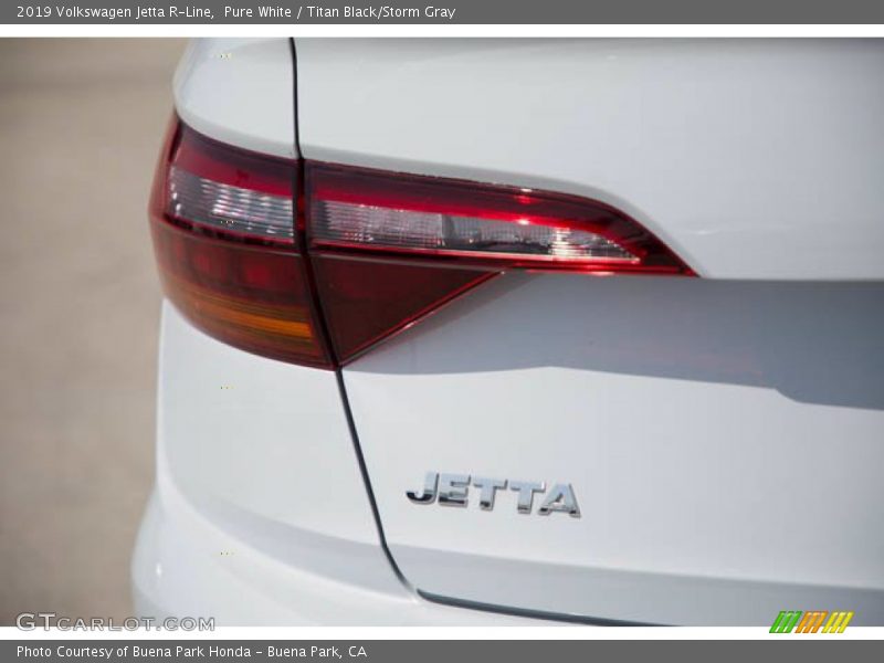 Pure White / Titan Black/Storm Gray 2019 Volkswagen Jetta R-Line