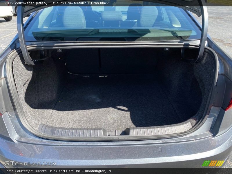 Platinum Gray Metallic / Titan Black 2019 Volkswagen Jetta S
