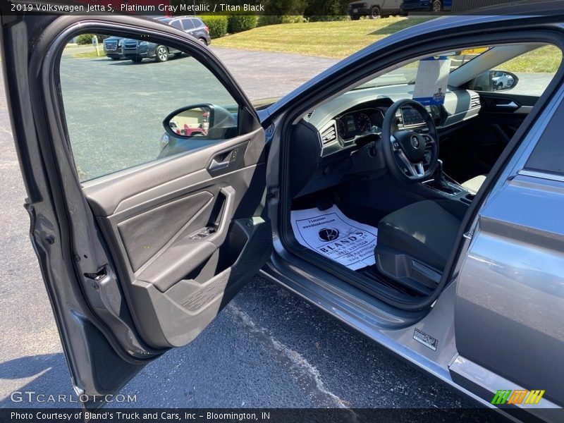 Platinum Gray Metallic / Titan Black 2019 Volkswagen Jetta S