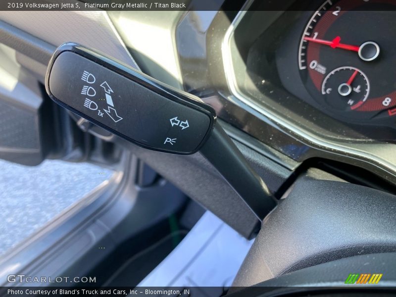 Platinum Gray Metallic / Titan Black 2019 Volkswagen Jetta S