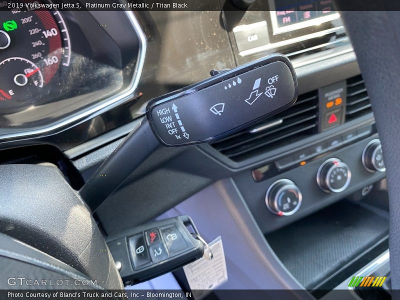 Platinum Gray Metallic / Titan Black 2019 Volkswagen Jetta S