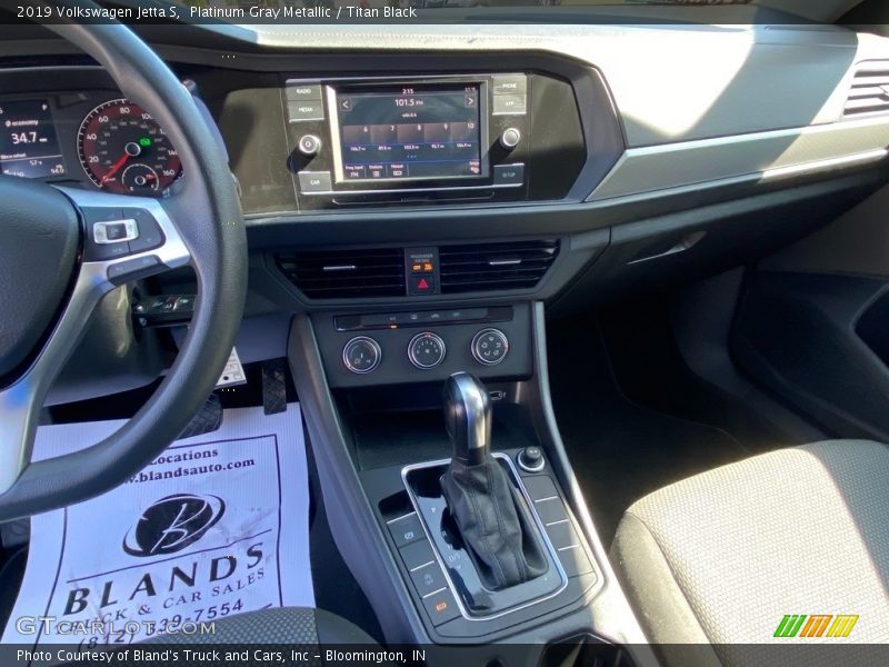 Platinum Gray Metallic / Titan Black 2019 Volkswagen Jetta S