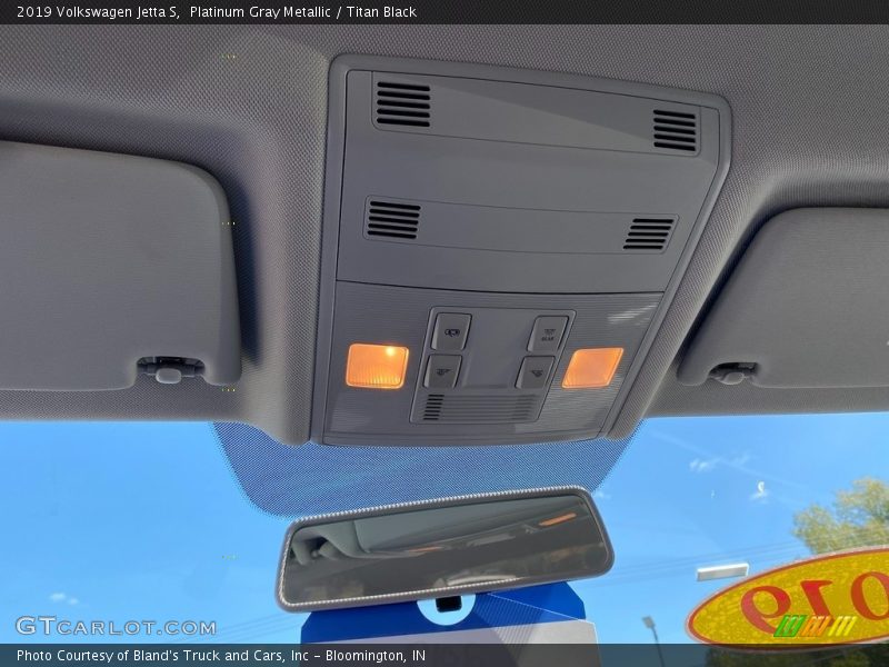 Platinum Gray Metallic / Titan Black 2019 Volkswagen Jetta S