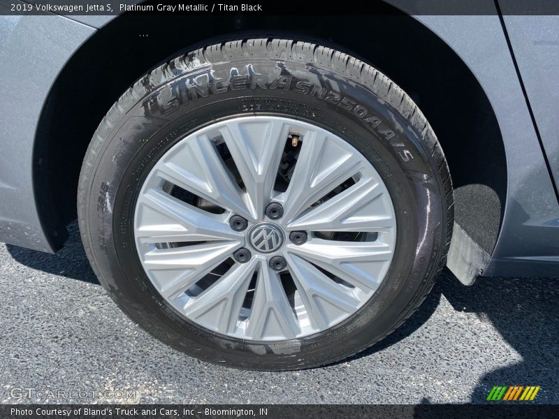 Platinum Gray Metallic / Titan Black 2019 Volkswagen Jetta S