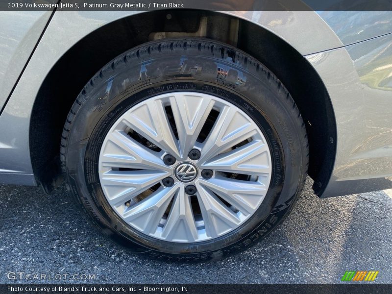 Platinum Gray Metallic / Titan Black 2019 Volkswagen Jetta S