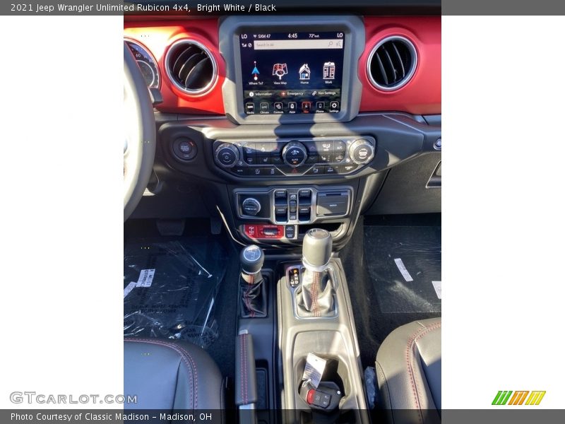 Controls of 2021 Wrangler Unlimited Rubicon 4x4
