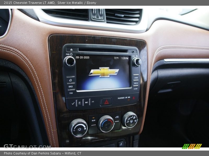 Silver Ice Metallic / Ebony 2015 Chevrolet Traverse LT AWD