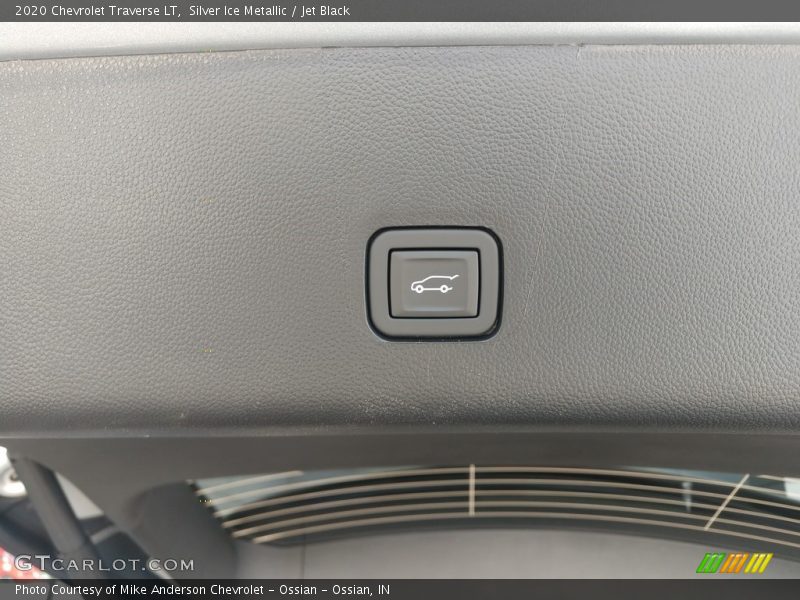 Silver Ice Metallic / Jet Black 2020 Chevrolet Traverse LT