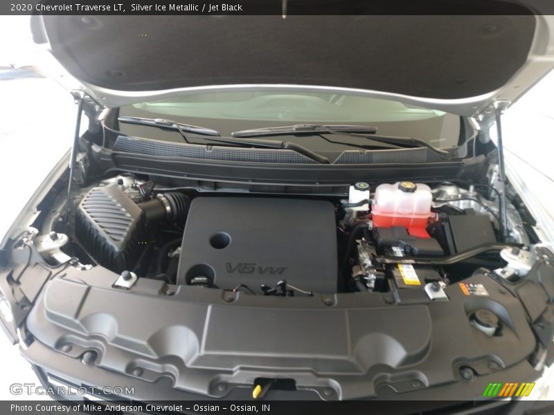 Silver Ice Metallic / Jet Black 2020 Chevrolet Traverse LT