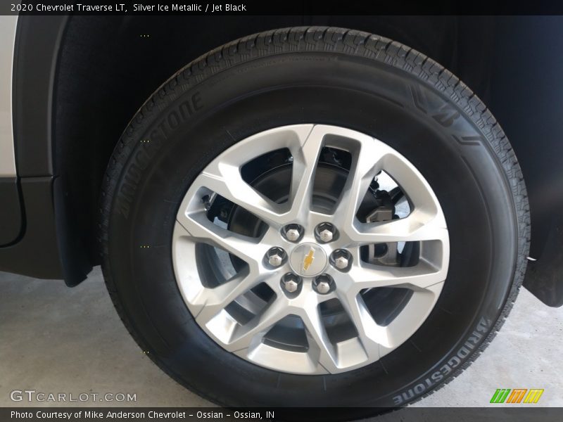 Silver Ice Metallic / Jet Black 2020 Chevrolet Traverse LT