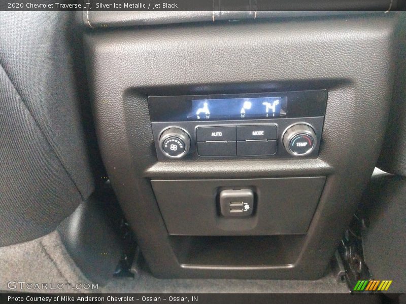 Silver Ice Metallic / Jet Black 2020 Chevrolet Traverse LT
