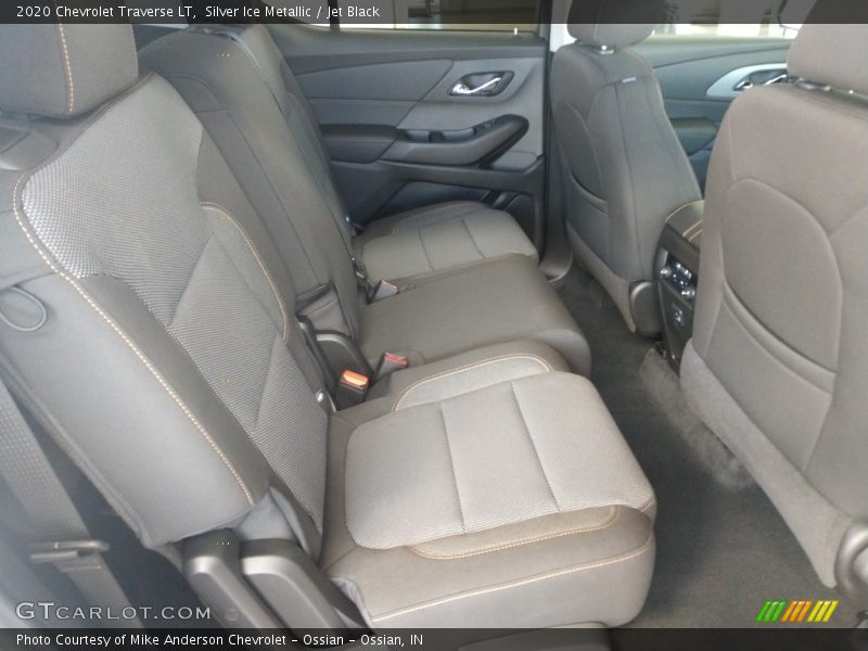 Silver Ice Metallic / Jet Black 2020 Chevrolet Traverse LT