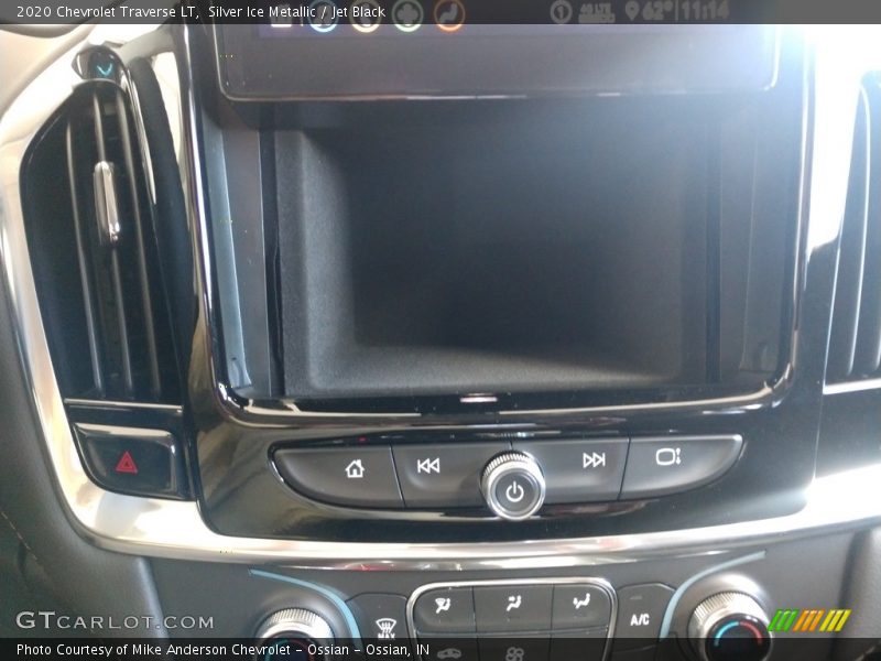 Silver Ice Metallic / Jet Black 2020 Chevrolet Traverse LT