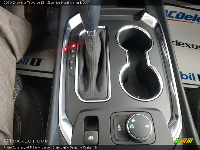 Silver Ice Metallic / Jet Black 2020 Chevrolet Traverse LT