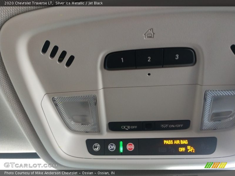Silver Ice Metallic / Jet Black 2020 Chevrolet Traverse LT