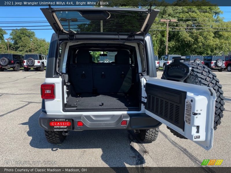 Bright White / Black 2021 Jeep Wrangler Unlimited Willys 4x4