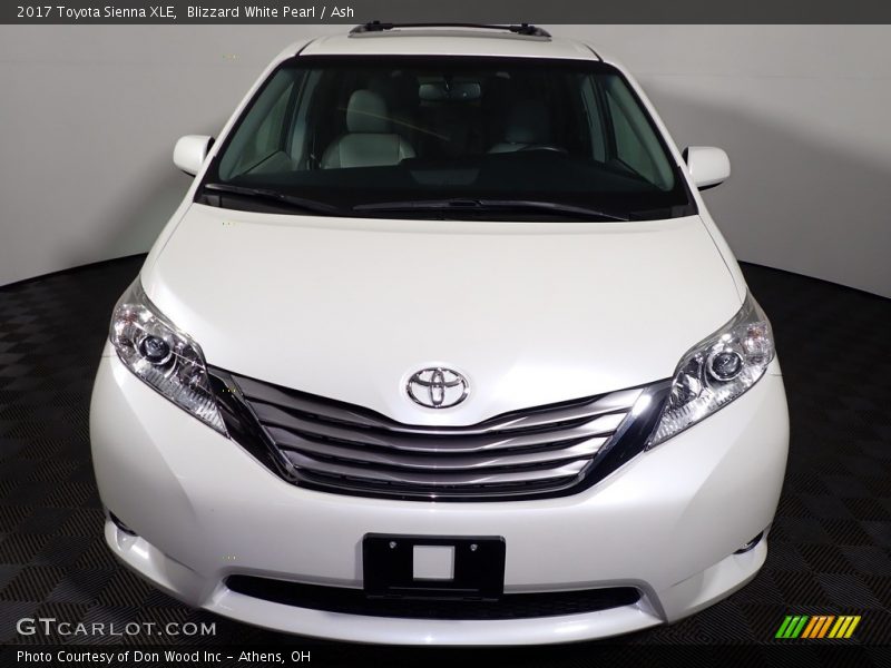 Blizzard White Pearl / Ash 2017 Toyota Sienna XLE