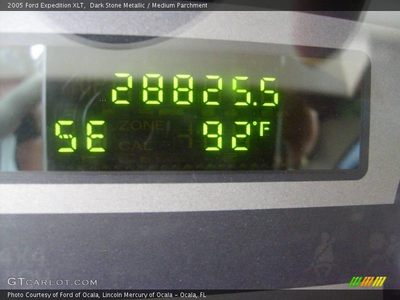 Dark Stone Metallic / Medium Parchment 2005 Ford Expedition XLT