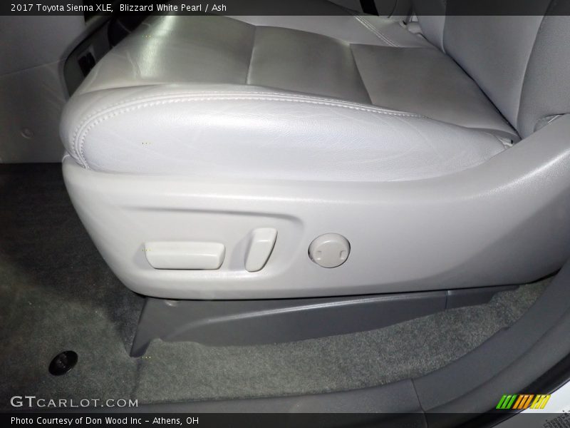 Blizzard White Pearl / Ash 2017 Toyota Sienna XLE