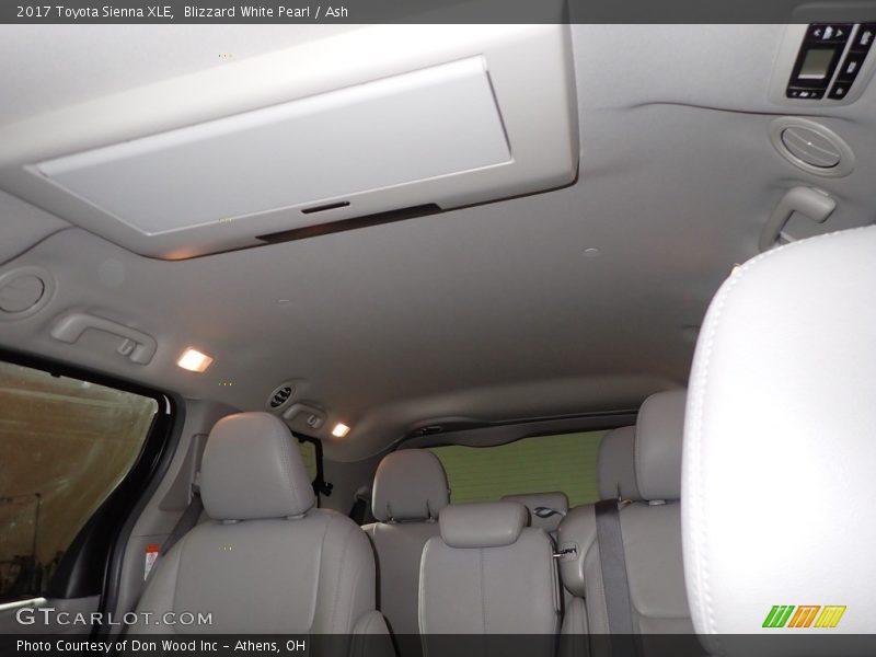 Blizzard White Pearl / Ash 2017 Toyota Sienna XLE
