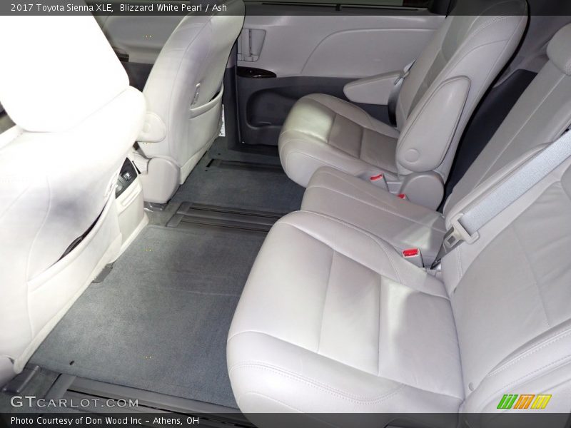 Blizzard White Pearl / Ash 2017 Toyota Sienna XLE
