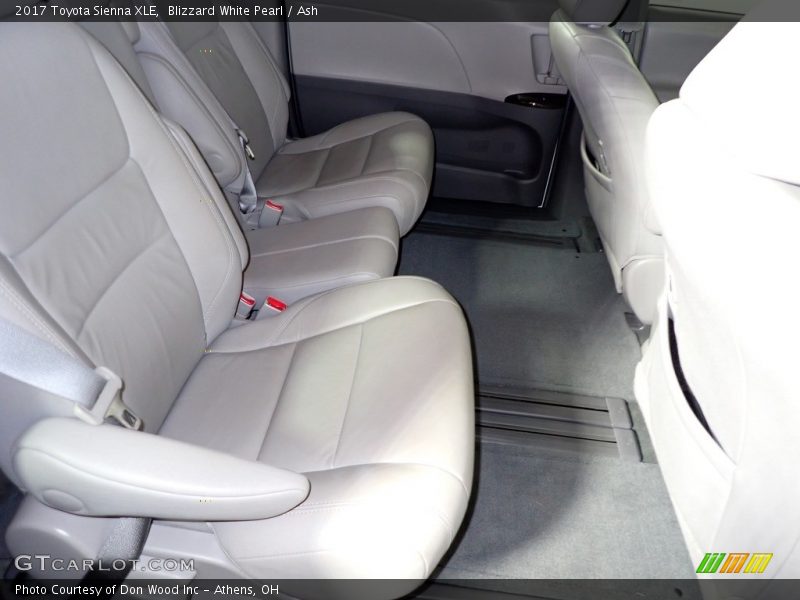 Blizzard White Pearl / Ash 2017 Toyota Sienna XLE