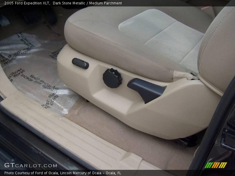 Dark Stone Metallic / Medium Parchment 2005 Ford Expedition XLT