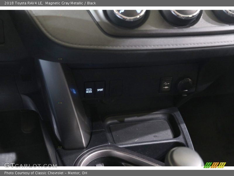 Magnetic Gray Metallic / Black 2018 Toyota RAV4 LE