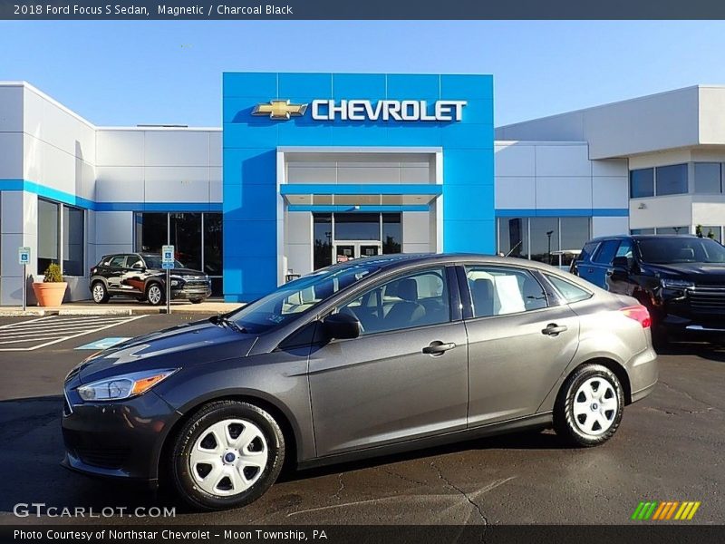 Magnetic / Charcoal Black 2018 Ford Focus S Sedan