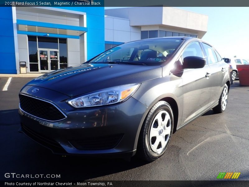 Magnetic / Charcoal Black 2018 Ford Focus S Sedan