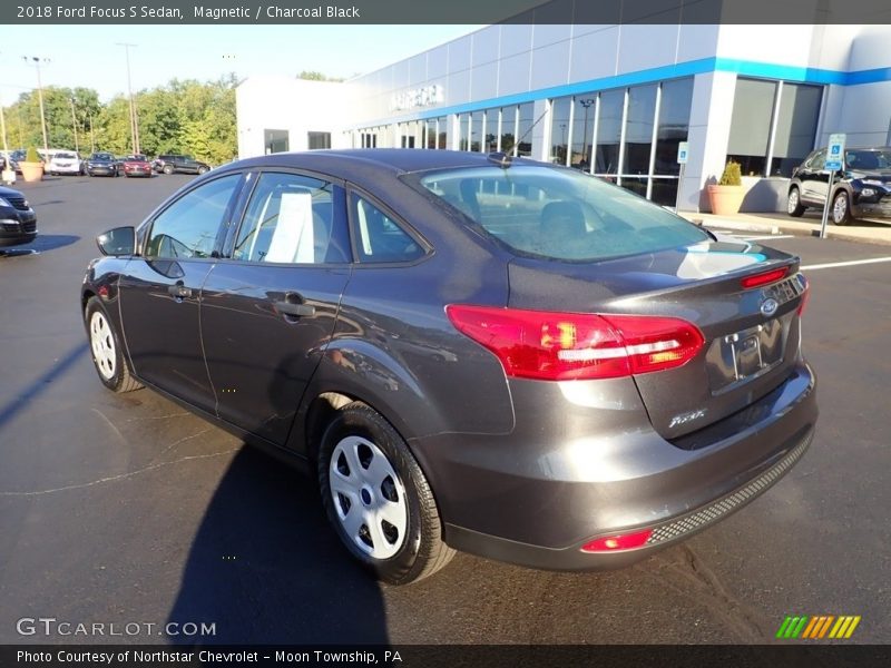 Magnetic / Charcoal Black 2018 Ford Focus S Sedan