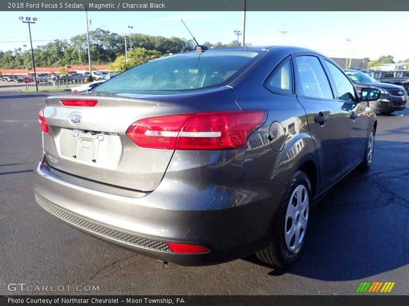 Magnetic / Charcoal Black 2018 Ford Focus S Sedan