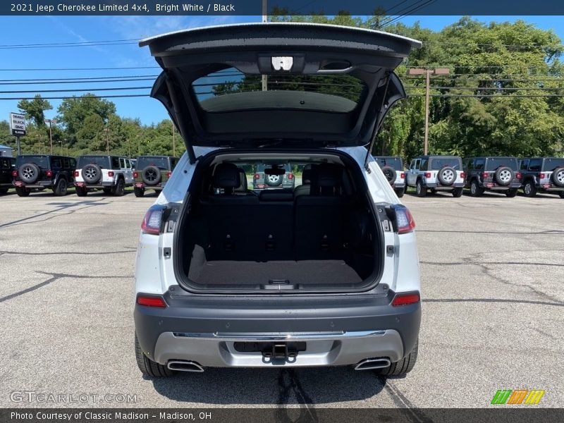 Bright White / Black 2021 Jeep Cherokee Limited 4x4