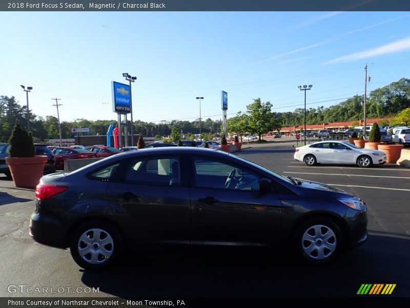 Magnetic / Charcoal Black 2018 Ford Focus S Sedan