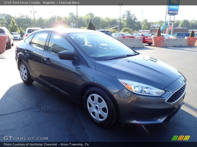 Magnetic / Charcoal Black 2018 Ford Focus S Sedan