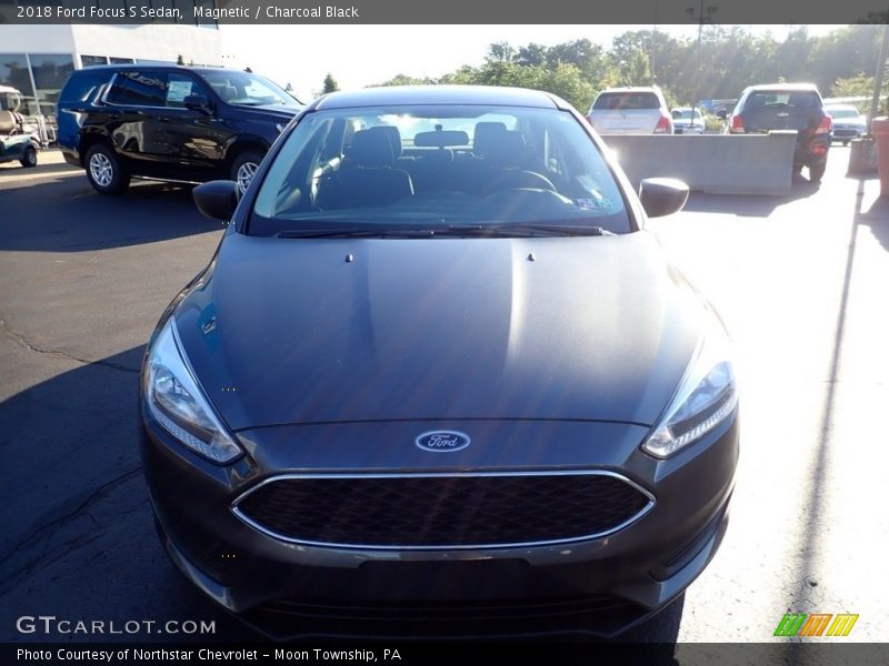 Magnetic / Charcoal Black 2018 Ford Focus S Sedan
